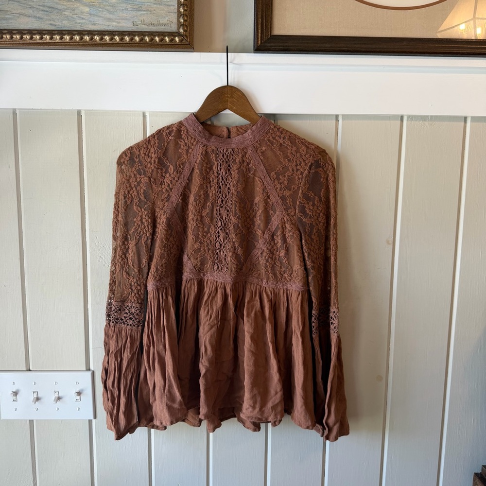NWT American Eagle Outfitters Flowy Mauve Brown Lace Blouse, Size Small